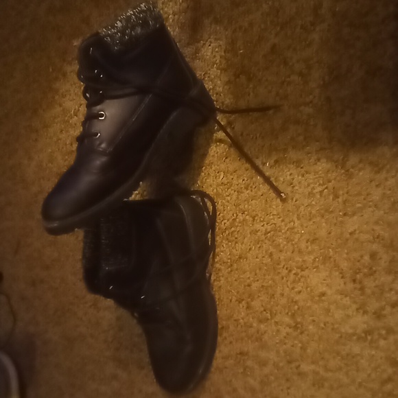 Boots - Picture 4 of 5